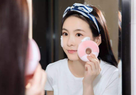 美容儀廠家_過(guò)度清潔皮膚就是在傷害皮膚